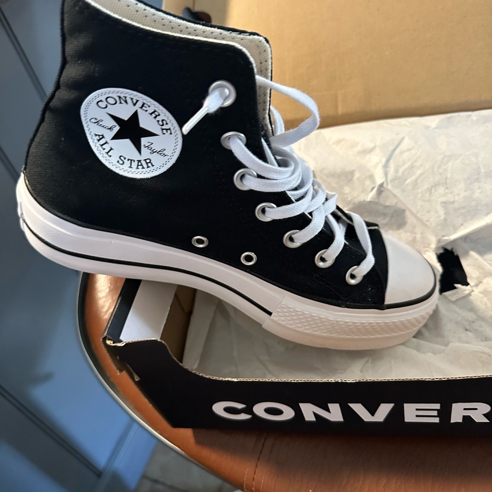 New converse chuck Taylor platform🖤